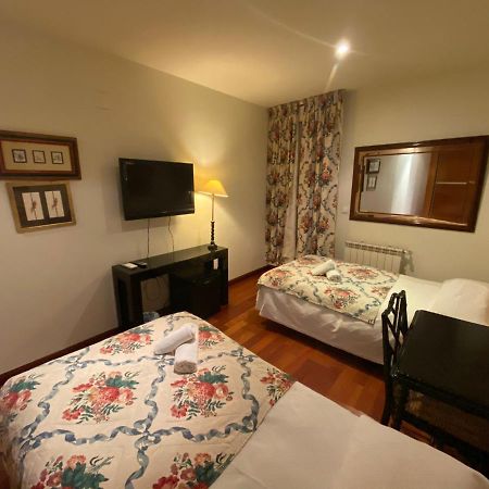 Ch Hostal Victoria Cuenca  Eksteriør billede