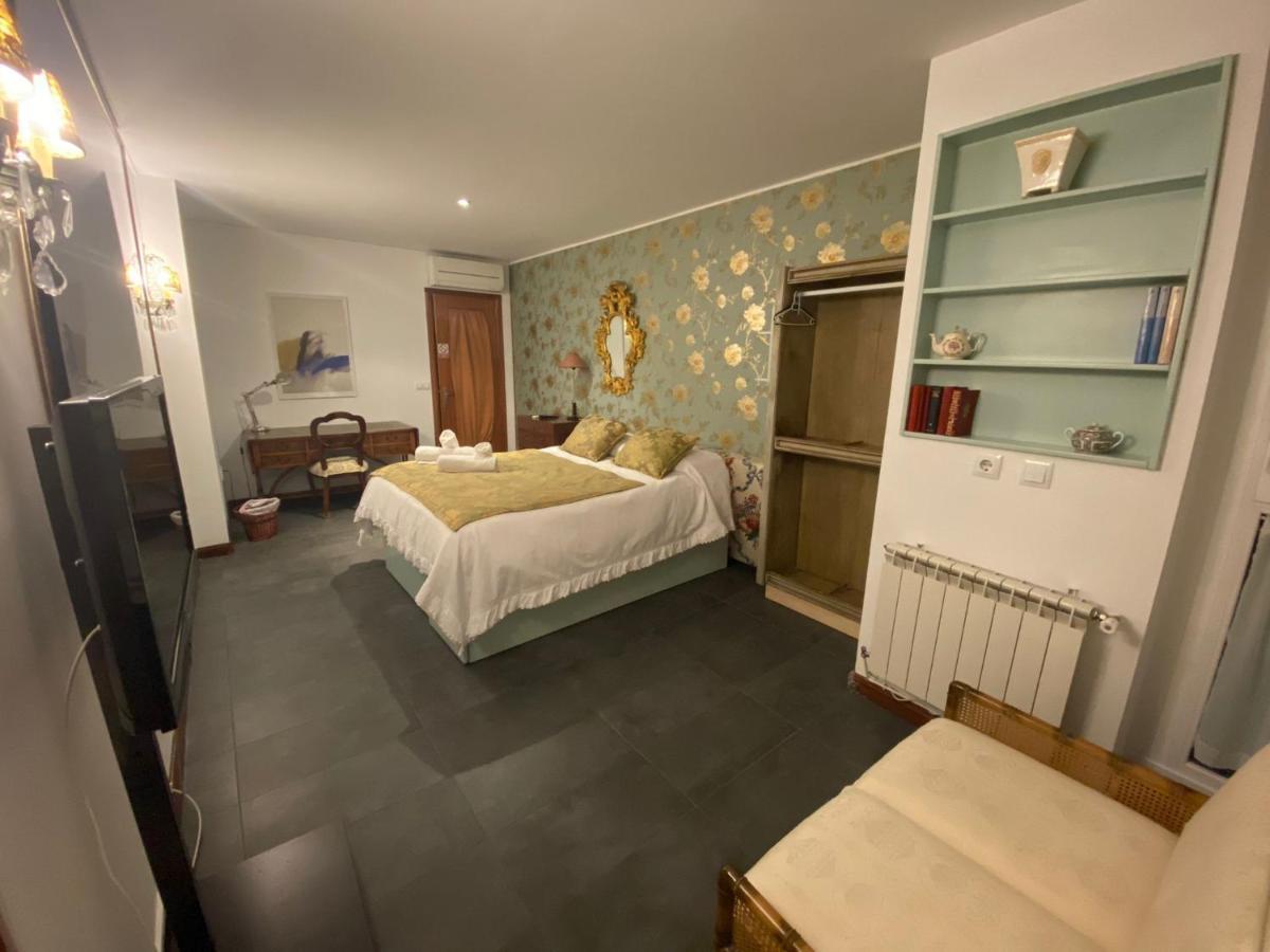 Ch Hostal Victoria Cuenca  Eksteriør billede