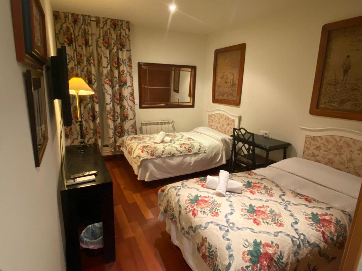 Ch Hostal Victoria Cuenca  Eksteriør billede