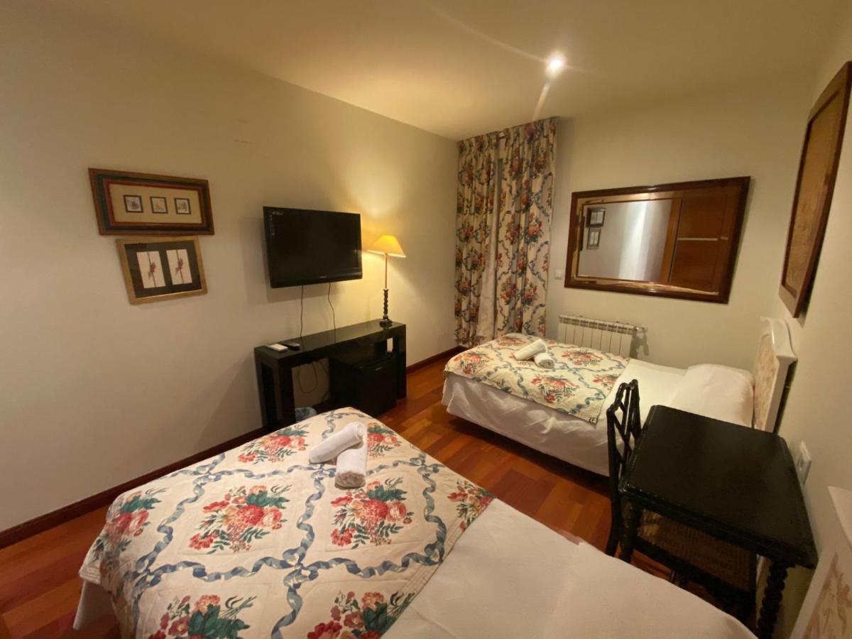 Ch Hostal Victoria Cuenca  Eksteriør billede