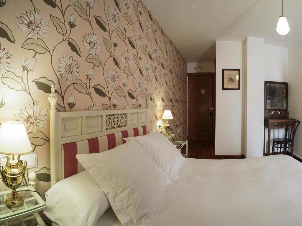 Ch Hostal Victoria Cuenca  Eksteriør billede