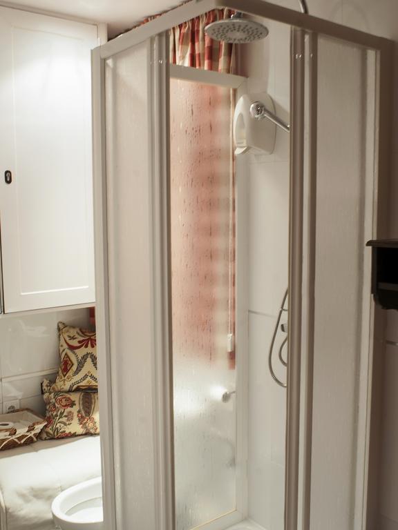 Ch Hostal Victoria Cuenca  Eksteriør billede