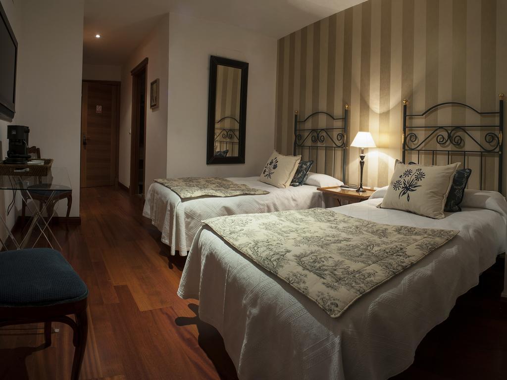 Ch Hostal Victoria Cuenca  Eksteriør billede