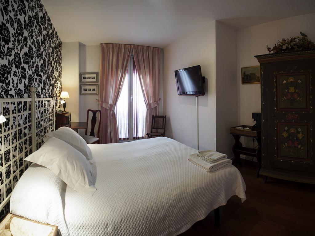 Ch Hostal Victoria Cuenca  Eksteriør billede