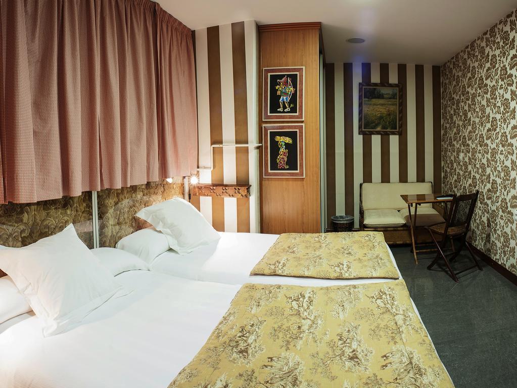 Ch Hostal Victoria Cuenca  Eksteriør billede