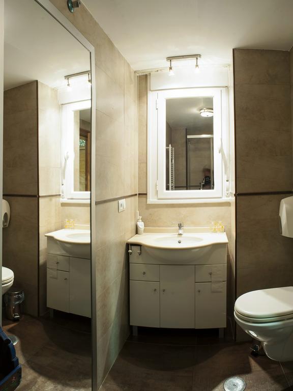 Ch Hostal Victoria Cuenca  Eksteriør billede