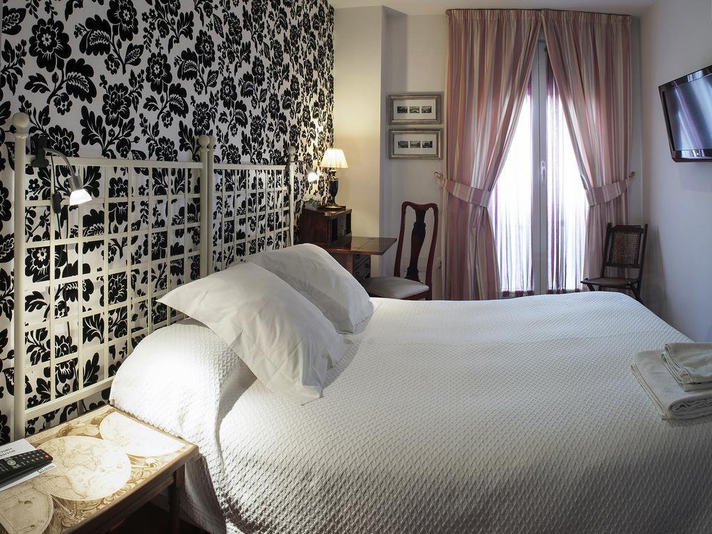 Ch Hostal Victoria Cuenca  Eksteriør billede