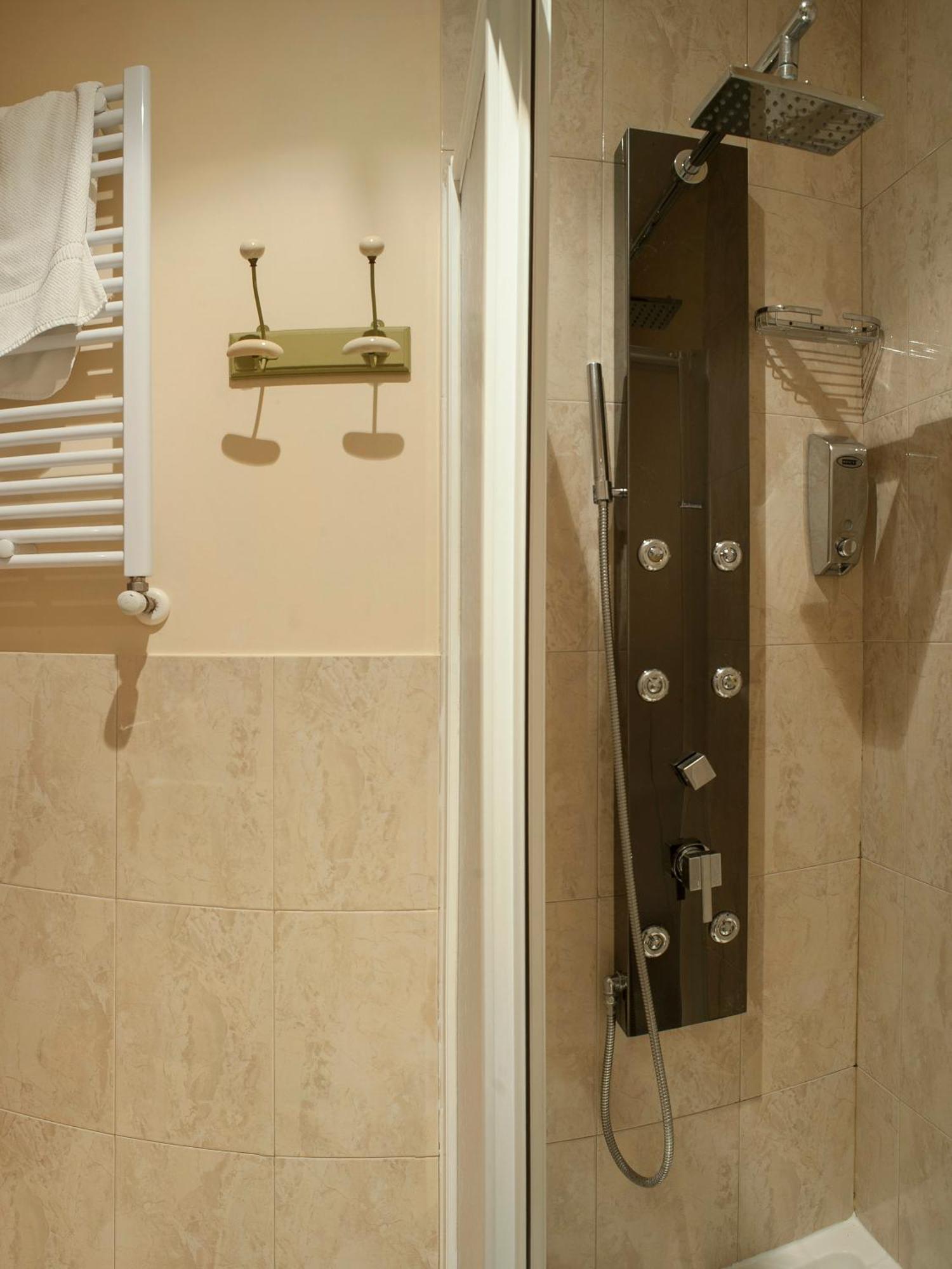 Ch Hostal Victoria Cuenca  Eksteriør billede
