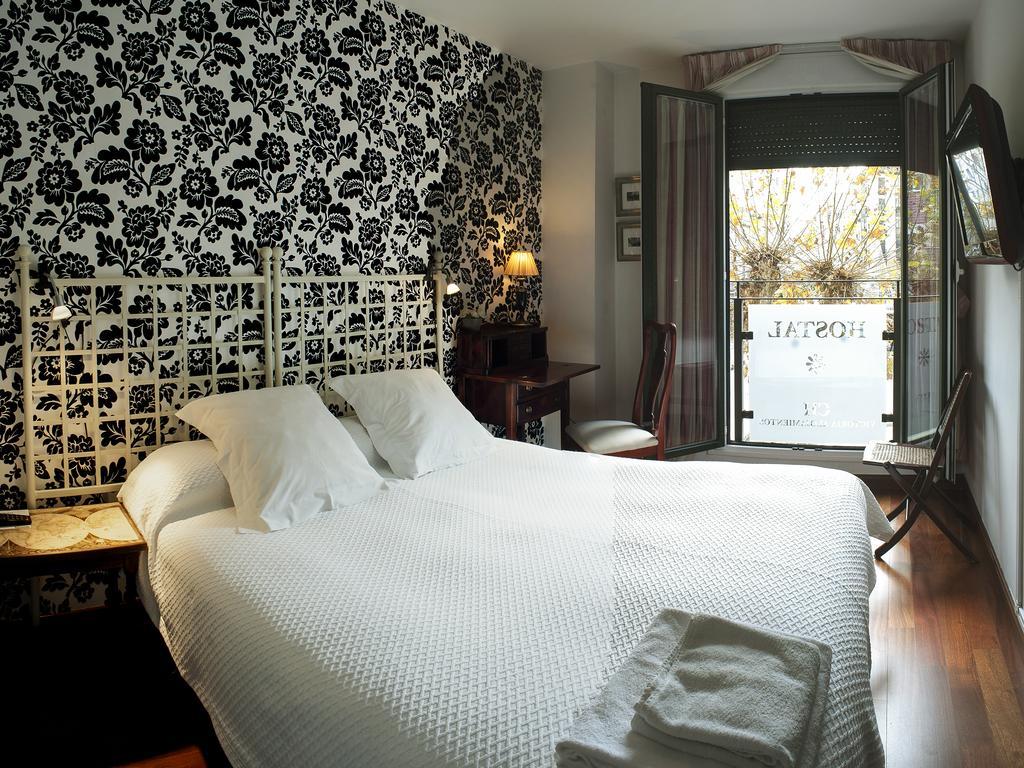 Ch Hostal Victoria Cuenca  Eksteriør billede