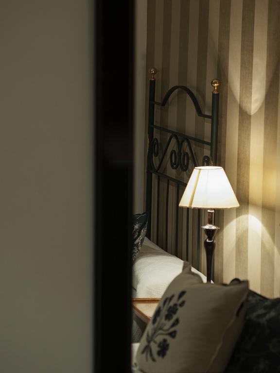 Ch Hostal Victoria Cuenca  Eksteriør billede