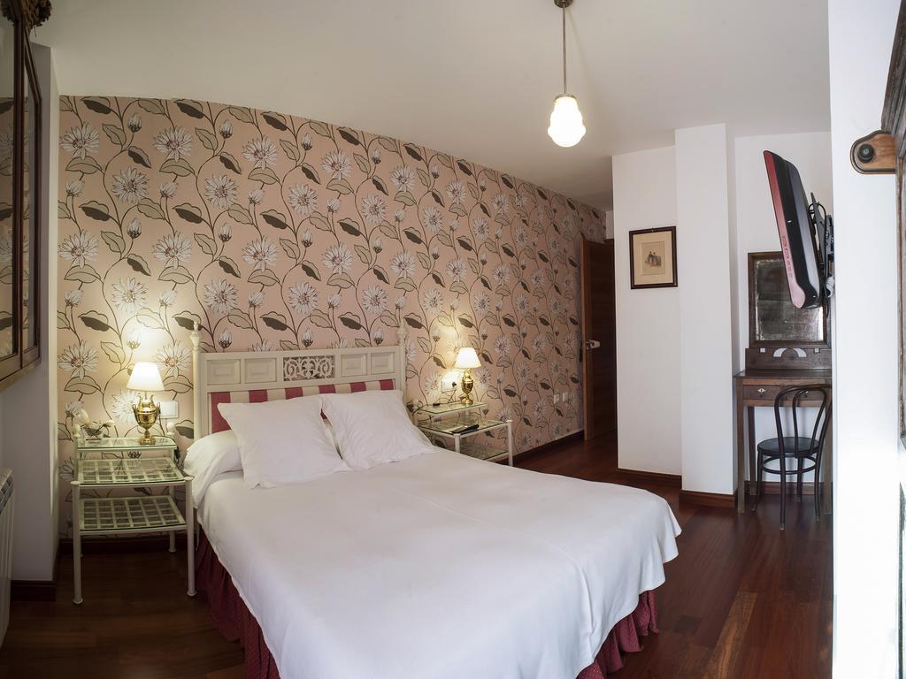 Ch Hostal Victoria Cuenca  Eksteriør billede