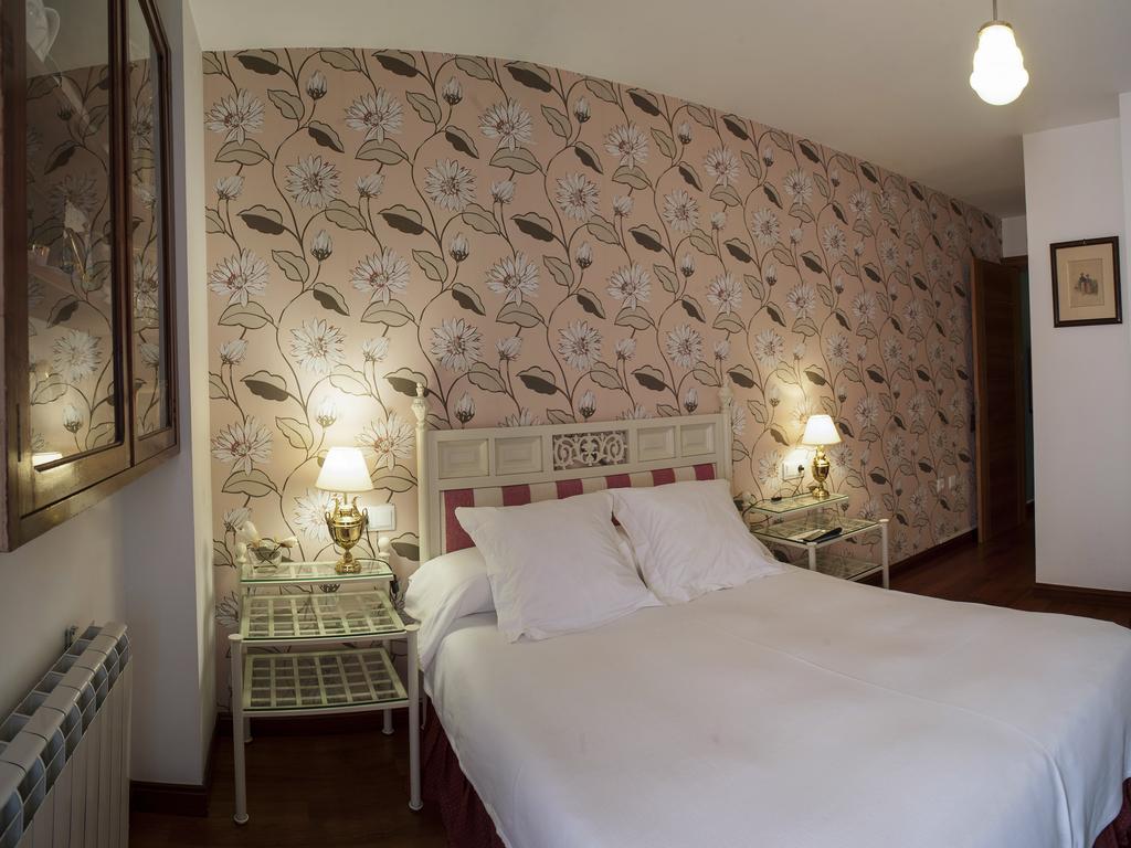 Ch Hostal Victoria Cuenca  Eksteriør billede