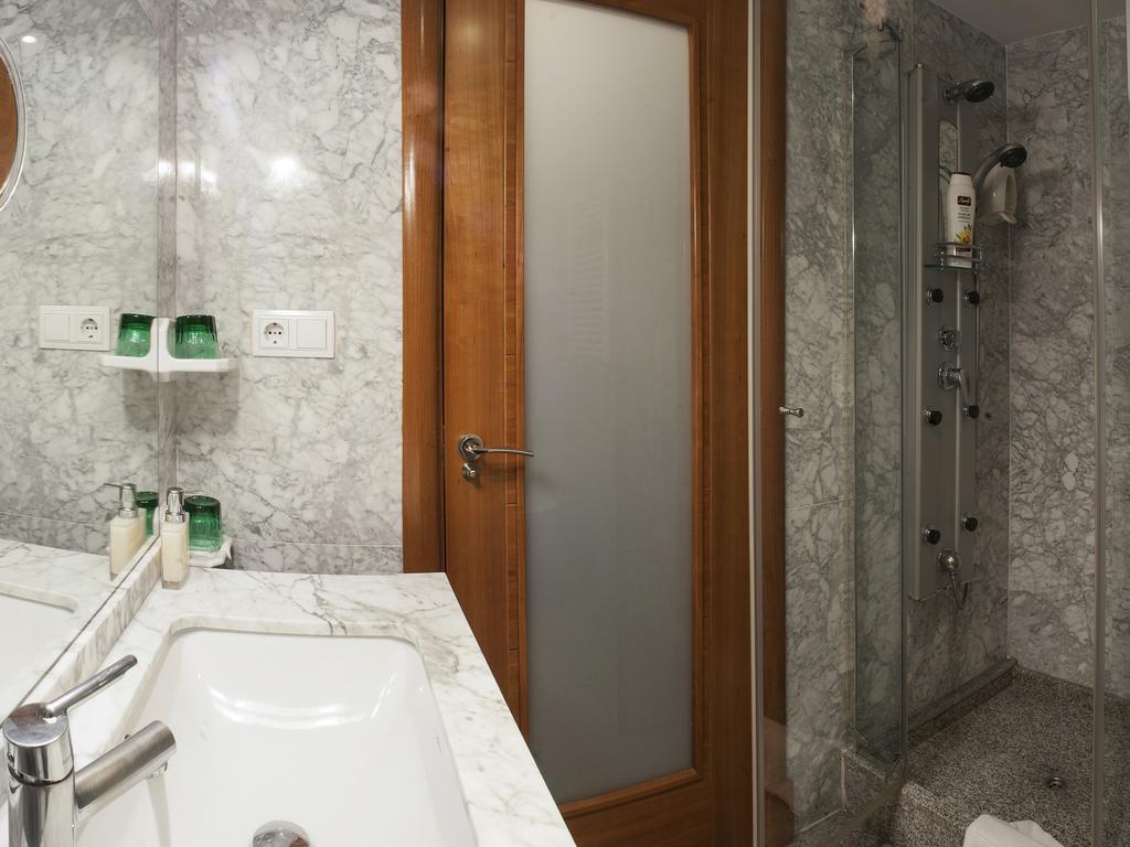 Ch Hostal Victoria Cuenca  Eksteriør billede