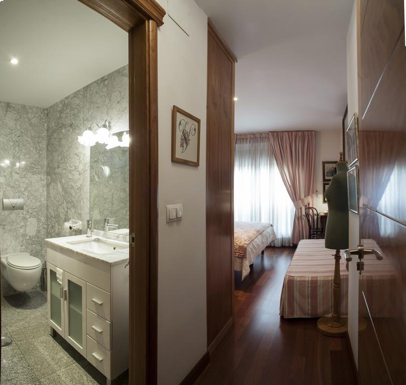 Ch Hostal Victoria Cuenca  Eksteriør billede
