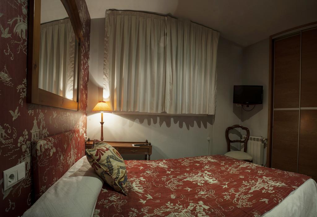 Ch Hostal Victoria Cuenca  Eksteriør billede