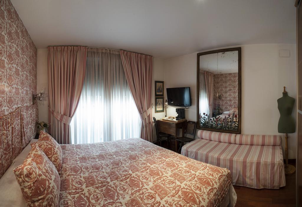 Ch Hostal Victoria Cuenca  Eksteriør billede